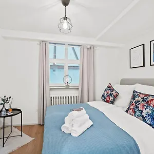  Apartment NEU I Einzigartige Wohnung I Terrasse am Rhein I NETFLIX I Apple TV
