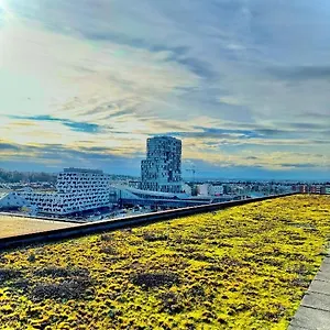  Apartment Penthouse Rooftop Loft, 190sq, Panorama View, 1min To Main Station- 5min To